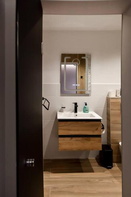 Very Spacious & Modern 3Bed Near Airport & Centre صوفيا المظهر الخارجي الصورة