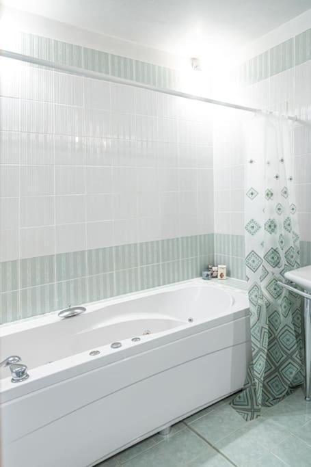 Very Spacious & Modern 3Bed Near Airport & Centre صوفيا المظهر الخارجي الصورة